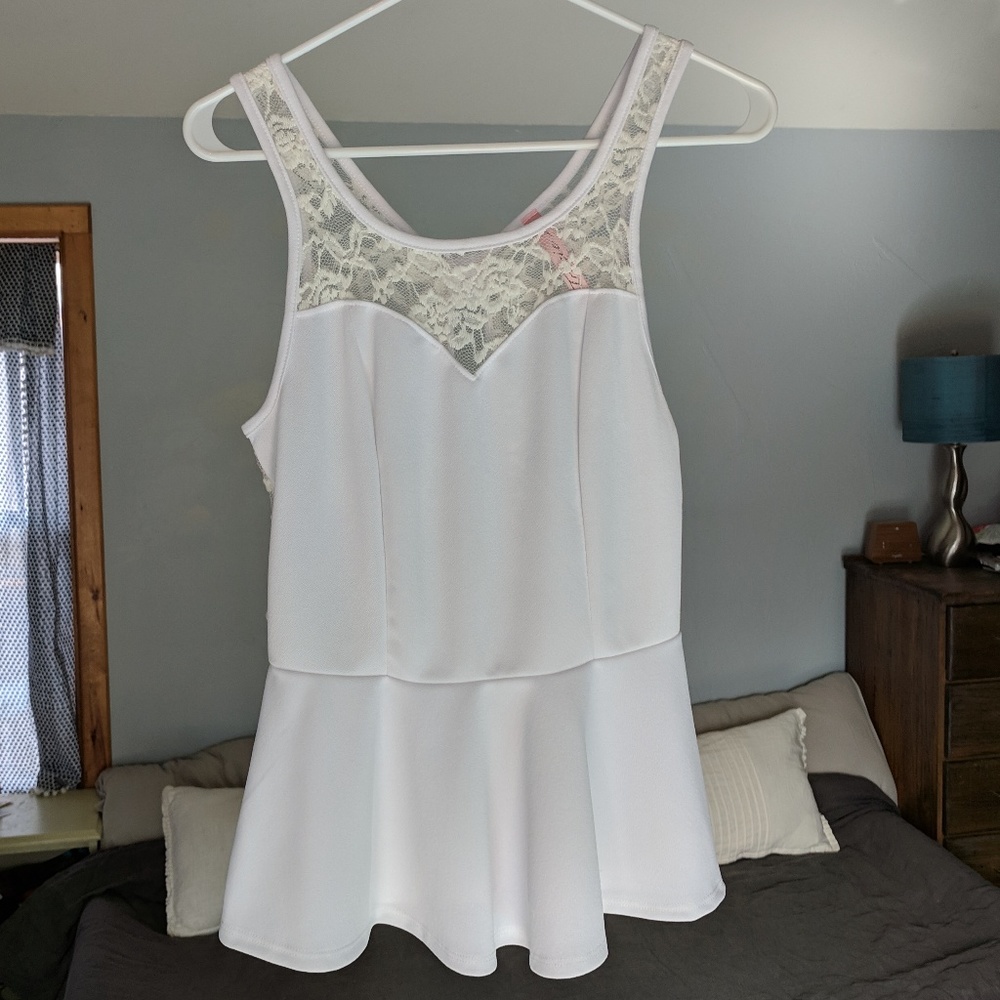 NWOT Tracie L white lace sleeveless top